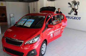 ep imagen de un coche en un concesionario