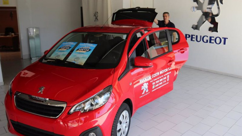 Imagen de un coche en un concesionario. | AYUNTAMIENTO DE ALMUNÉCAR ep imagen de un coche en un concesionario
