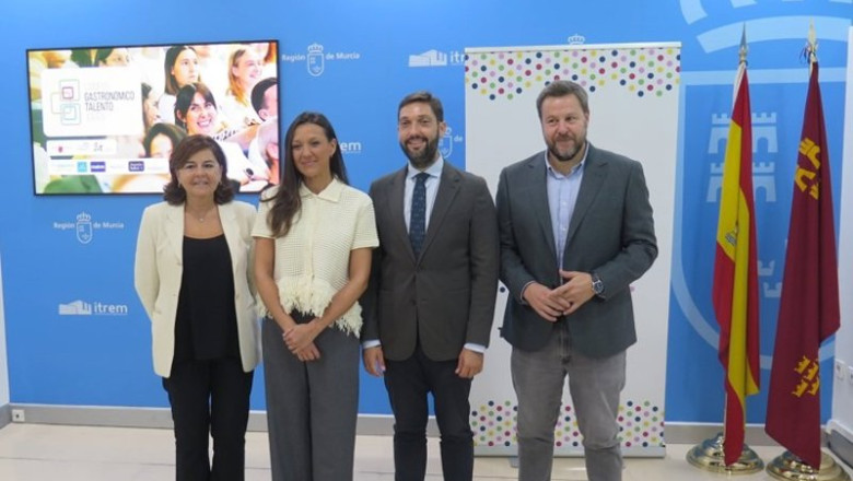 La consejera Carmen Conesa, con la directora de Gastroactitud, el responsable de Comunicación de Estrella de Levante y el director del Instituto de Turismo | COMUNIDAD ep la consejera carmen conesa con la directora de gastroactitud el responsable de comunicacion de