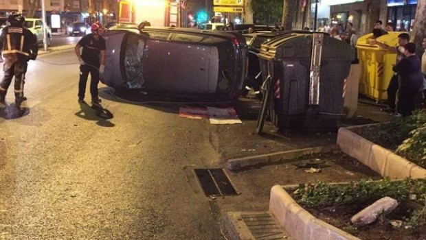 ep la policia local intervieneun accidentetraficoconductora atrapada