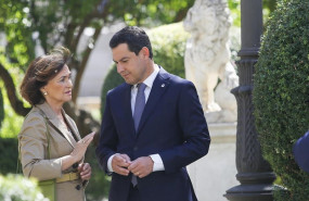 ep la vicepresidenta del gobierno en funciones carmen calvo junto al presidente de la junta juanma