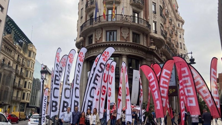 ep movilizaciones de empleados de banca en la sede de caixabank en valencia para reclamar ep movilizaciones de empleados de banca en la sede de caixabank en valencia para reclamar
