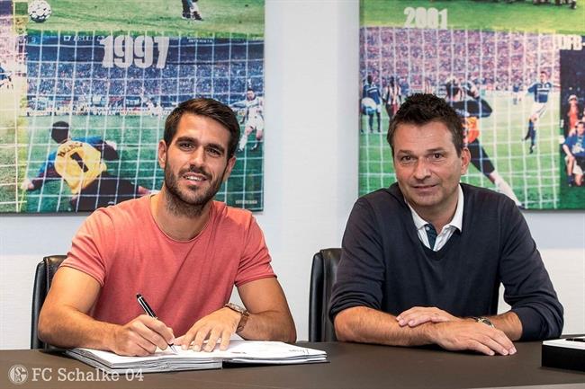 ep pablo insua firmaacuerdoschalke 04