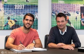 ep pablo insua firmaacuerdoschalke 04