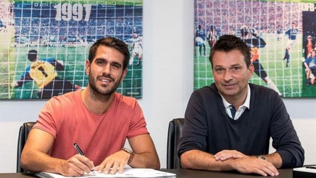 ep pablo insua firmaacuerdoschalke 04