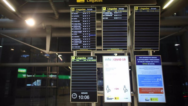ep paneles informativos de los vuelos de la terminal 4 del aeropuerto adolfo suarez madrid-barajas