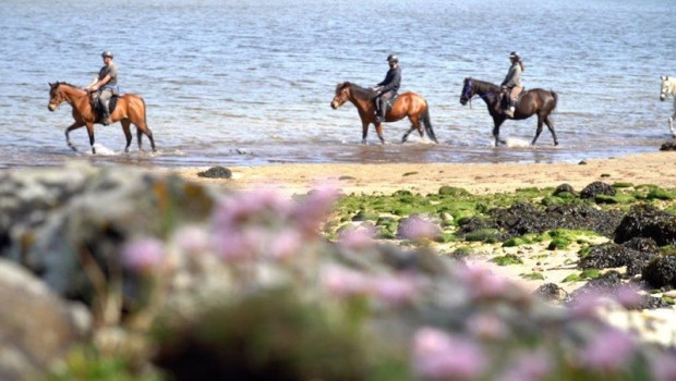 ep paradores extiende a costa da morte su programa de ecoturismo naturaleza para los sentidos
