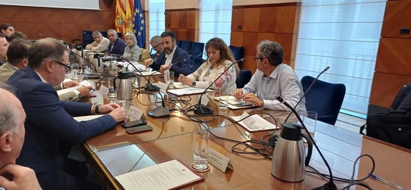 ep reunion de representantes de adif y renfe con los ayuntamientos zaragozanos afectados para