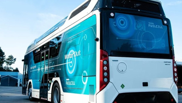 ep toyota e isuzu produciran conjuntamente autobuses con pila de combustible de hidrogeno a partir