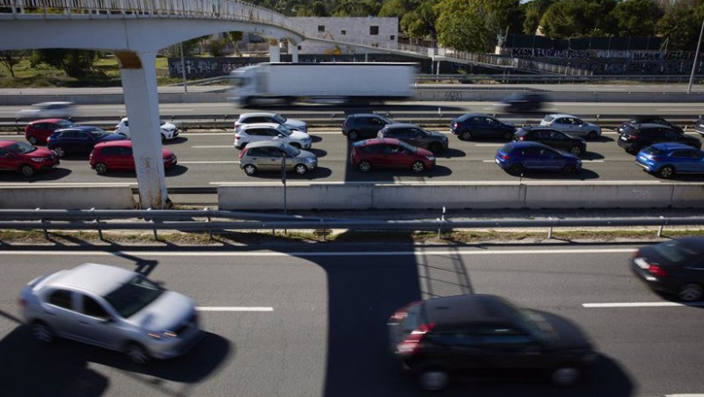 Un atasco en el km. 23 de la autopista A-1, con motivo de la operación salida del Puente del Pilar 2021, el primero sin apenas restricciones debido a la pandemia del Covid-19, a 8 de octubre de 2021, en Madrid (España). Con motivo de la festividad del Día | Jesús Hellín - Europa Press ep un atasco en el km 23 de la autopista a 1 con motivo de la operacion salida del puente del pilar