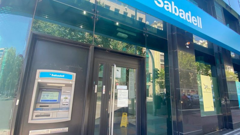 ep una oficina del banco sabadell ep una oficina del banco sabadell