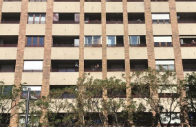 ep viviendas fachada de un edificio con arbolado delante