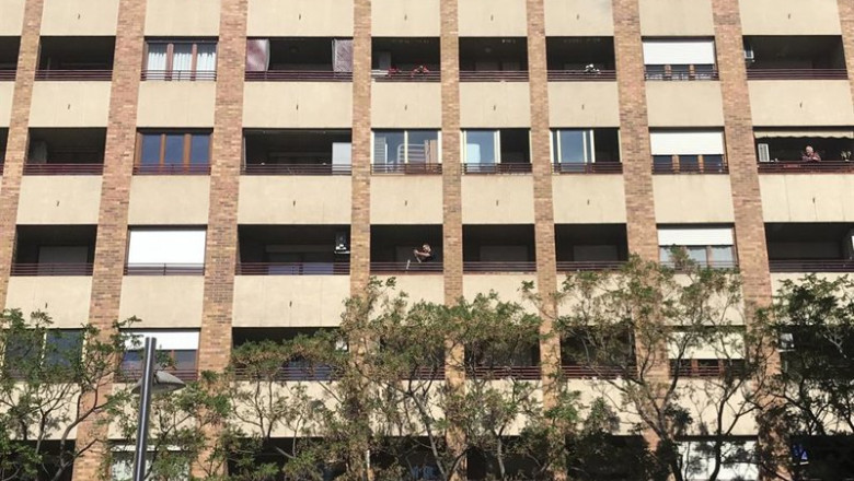 ep viviendas fachada de un edificio con arbolado delante