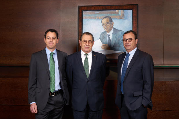 Víctor Grífols Deu, consejero delegado, Víctor Grifols Roura, presidente y Raimon Grifols, consejero delegado.