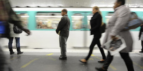 interpellation d un homme arme qui menacait des voyageurs dans le metro