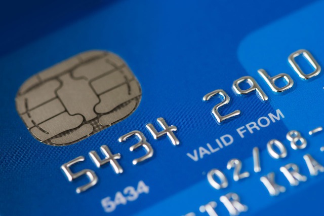 ¿Tarjeta de crédito o de débito? Los bancos se inventan un híbrido para aprovechar el tirón
