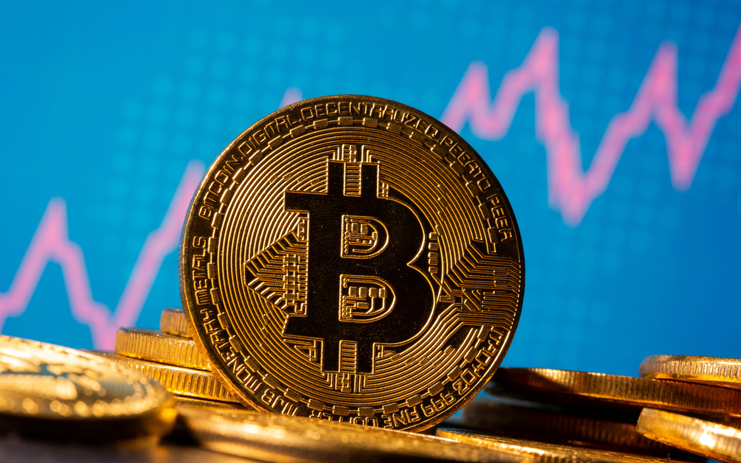 El bitcoin mantiene intacta la figura de continuación alcista