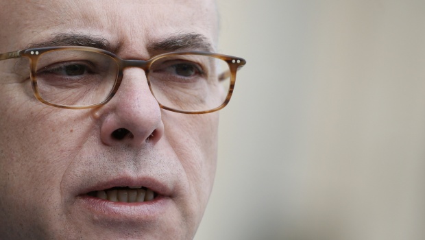 bernard-cazeneuve-promet-que-les-derapages-policiers-seront-sanctionnes