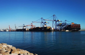 ep archivo   buques en el puerto de valencia espana