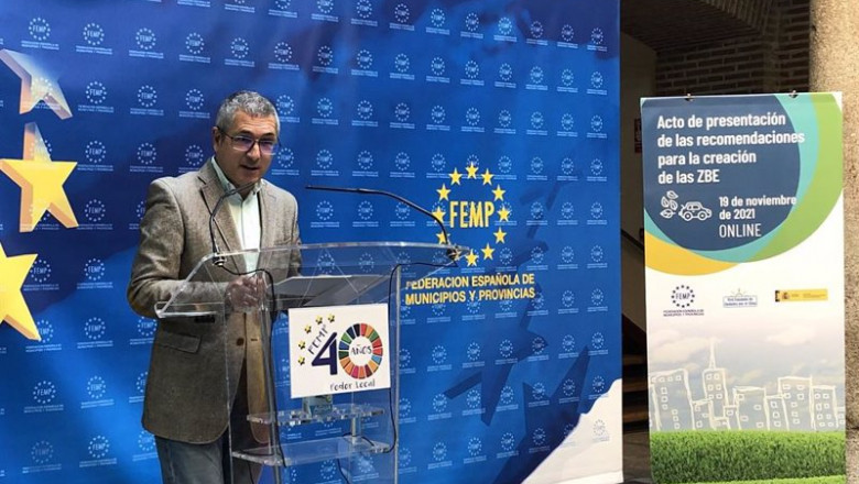 ep archivo   el secretario de estado de medio ambiente hugo moran presenta con la femp una guia con