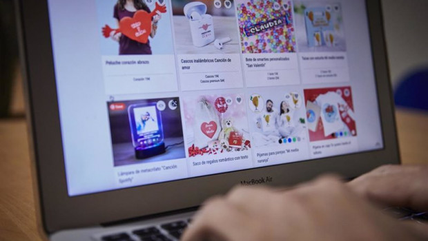 ep archivo   un consumidor comprando por internet