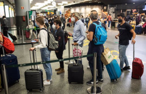 ep archivo   varias personas en las instalaciones de la estacion de atocha