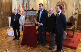 ep autoridades presentan el viii johc junto al cartel del mismo obra de la sevillana isabel santiago