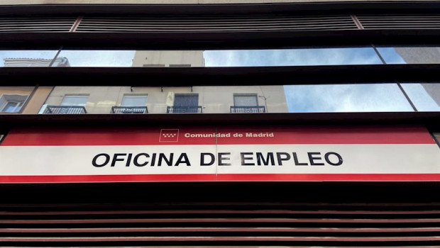 ep cartel en la entrada de una oficina de empleo de madrid espana a 10 de febrero de 2020