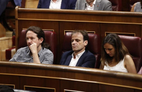 ep el lider de podemos pablo iglesias sigue desde sue escano el discurso de investidura del