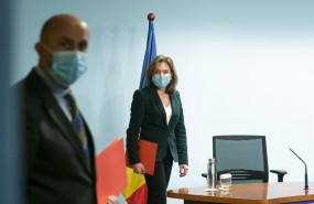 ep el ministro de salud de andorra joan martinez benazet y la titular de turismo vernica canals