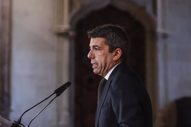 https://img1.s3wfg.com/web/img/images_uploaded/7/1/ep_el_presidente_de_la_generalitat_valenciana_carlos_mazon_ofrece_una_rueda_de_prensa_en_el_palau_de.jpg