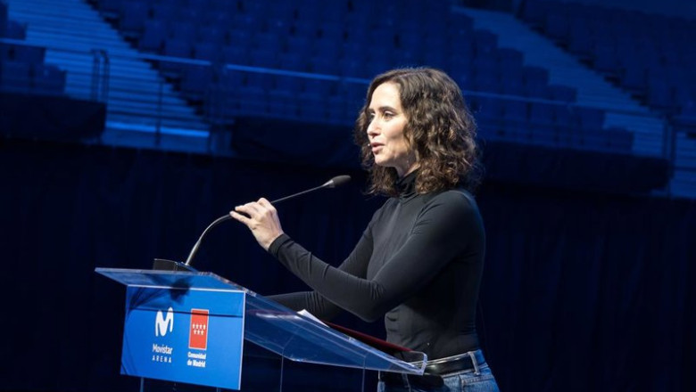 La presidenta de la Comunidad de Madrid, Isabel Díaz Ayuso, durante la visita a las instalaciones del pabellón de eventos Movistar Arena, a 2 de diciembre de 2025, en Madrid (España). El pabellón celebra el 20º aniversario de su reapertura. | Diego Radamés - Europa Press ep la presidenta de la comunidad de madrid isabel diaz ayuso durante la visita a las instalaciones