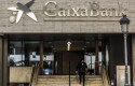 ep logo de caixabank en la antigua sede de bankia