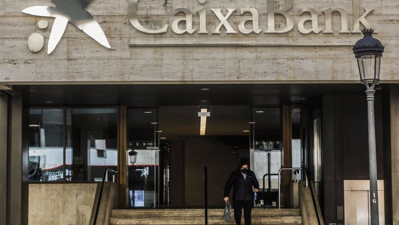 ep logo de caixabank en la antigua sede de bankia ep logo de caixabank en la antigua sede de bankia