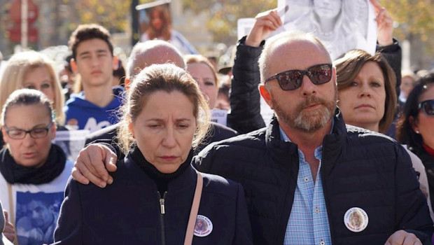ep los padres de la joven antonio del castillo y eva casanueva en la manifestacion en enero para