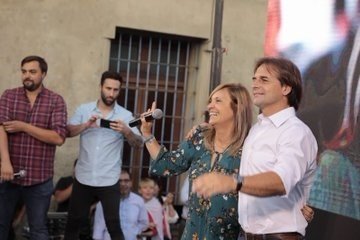 ep luis lacalle pou y beatriz argimon candidatos a presidente y vicepresidenta en uruguay