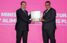 ep luis planas recibe el reconocimiento de interporc por el apoyo y defensa del sector porcino ep luis planas recibe el reconocimiento de interporc por el apoyo y defensa del sector porcino