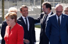 ep mariano rajoy saludaemmanuel macronla cumbrela otan