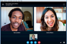 ep microsoft admite que sus empleados escuchan una parte de las llamadas de skype y los comandos a