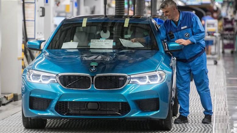 ep operario en una fabica de bmw