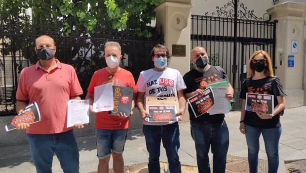 ep representantes sindicales de orange frente a la embajada de francia en madrid