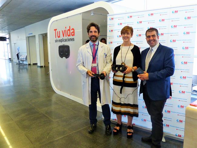 Representantes Del Hospital, Lilly Y Acción Psoriasis Con Las Gafas 3D | HOSPITAL UNIVERSITARIO INFANTA LEONOR ep representanteshospital lillyaccion psoriasislas gafas 3d