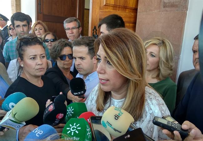 ep susana diaz atiendelos periodistasmontoro