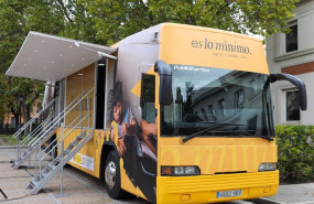ep vista por fuera de un autobus informativo del ingreso minimo vital en la sede del ministerio a 17 ep vista por fuera de un autobus informativo del ingreso minimo vital en la sede del ministerio a 17