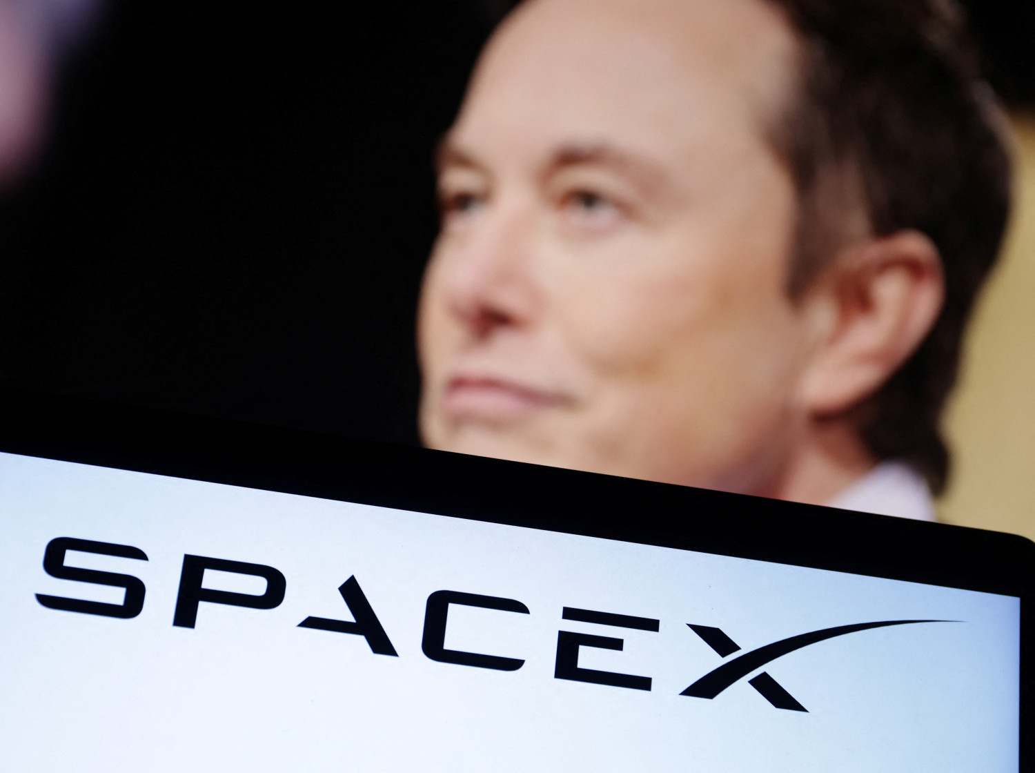 le logo de spacex et la photo d elon musk le logo de spacex et la photo d elon musk