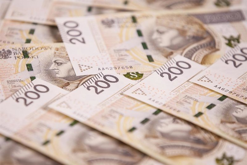 Polonia propone subir el impuesto de sociedades a la banca y el sector se hunde