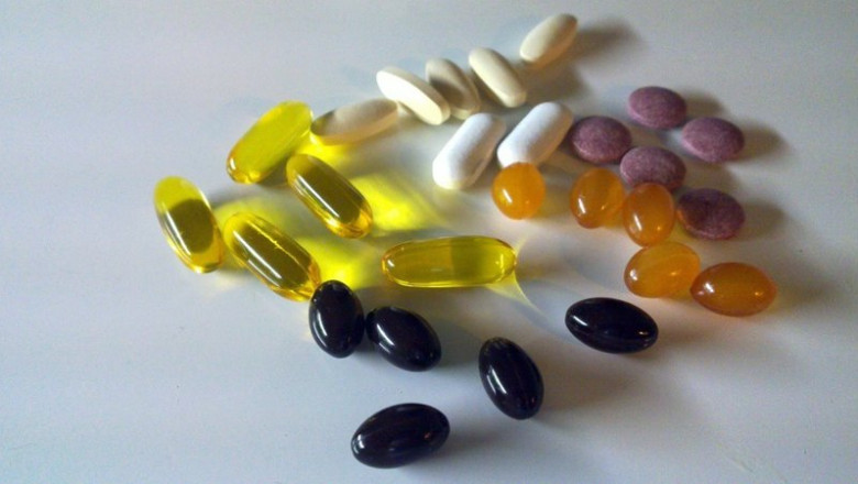 ep archivo   diferentes suplementos sobre una superficie