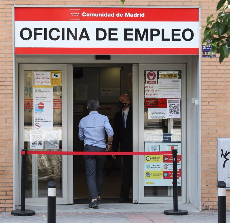 El paro de la eurozona se modera hasta el 6,4% en julio tras subir el mes pasado