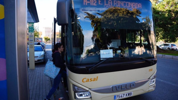 ep autobus metropolitano con destino al municipio sevillano de la rinconada