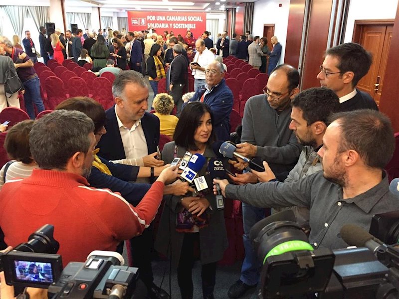 ep carolina darias atiende a los medios antes del comite regional del psoe de canarias